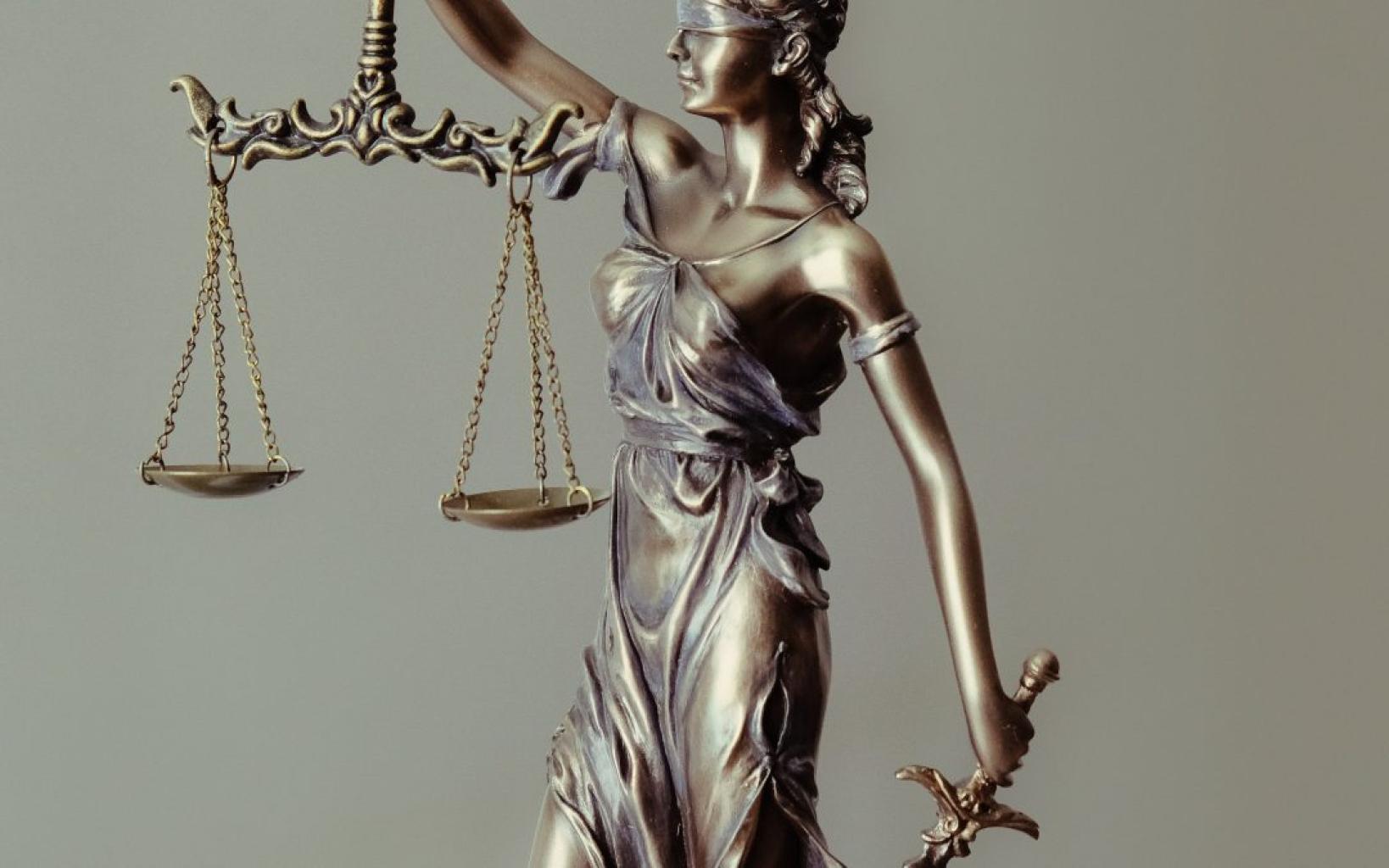 كيفية اختيار أفضل محامي لقضيك وتحقيق النصر في المحكمة - سمعة المحامي وتقييم العمل السابق